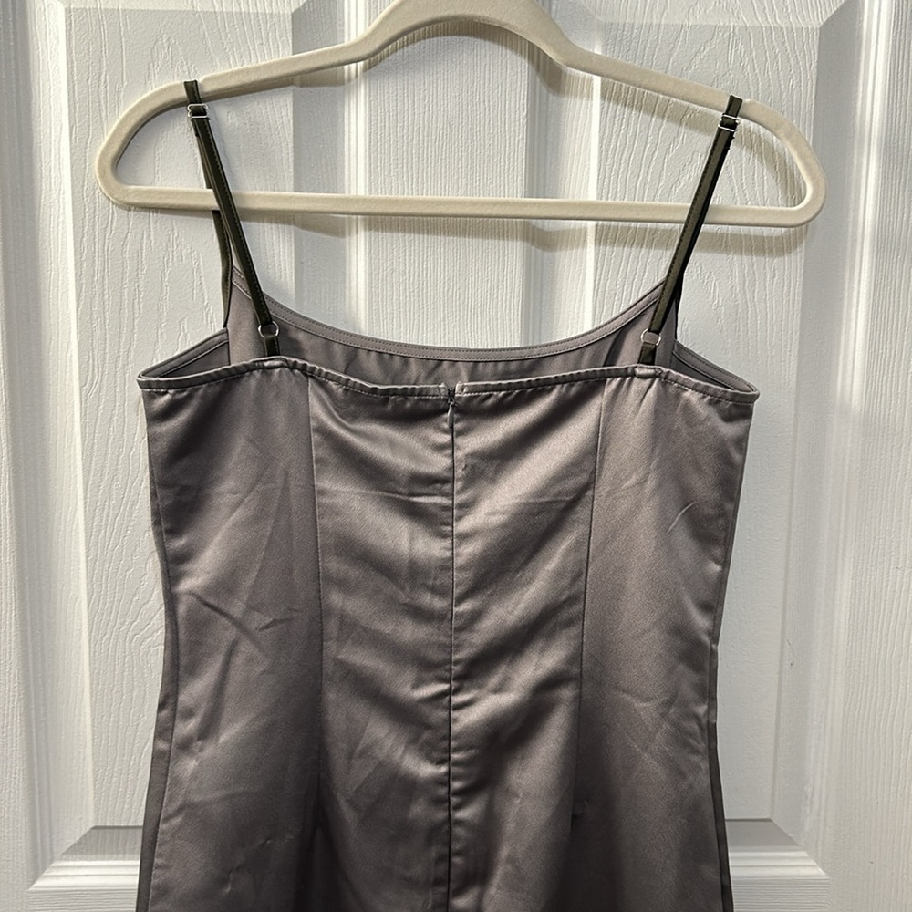 Prettylittlething dress. NWT Gray. Spaghettis straps. Midi length. Size 6 - Picture 5 of 9